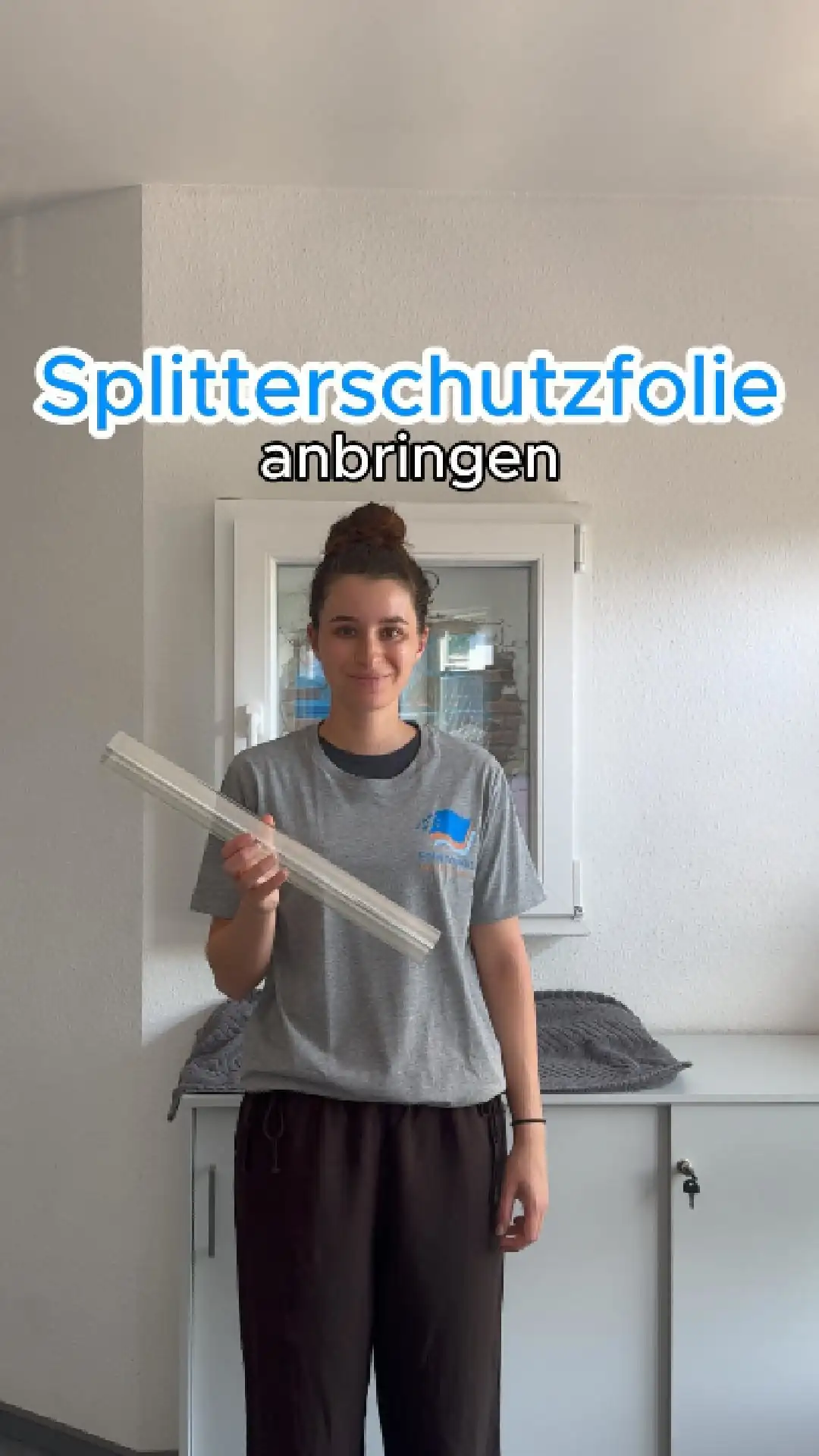 Splitterschutzfolie anbringen – so gelingt die Montage – Shorts Tutorial