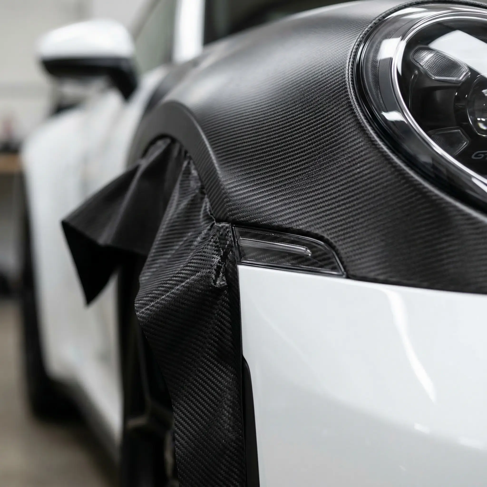 Autofarbfolien 975 Carbon Schwarz.jpg?ts=1773146227