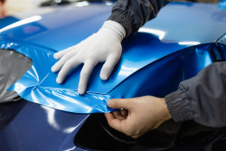 Metallic or single-colour glossy car films and glossy car polishing films